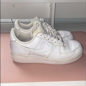 USED WHITE AIR FORCE 1s, Size 8M